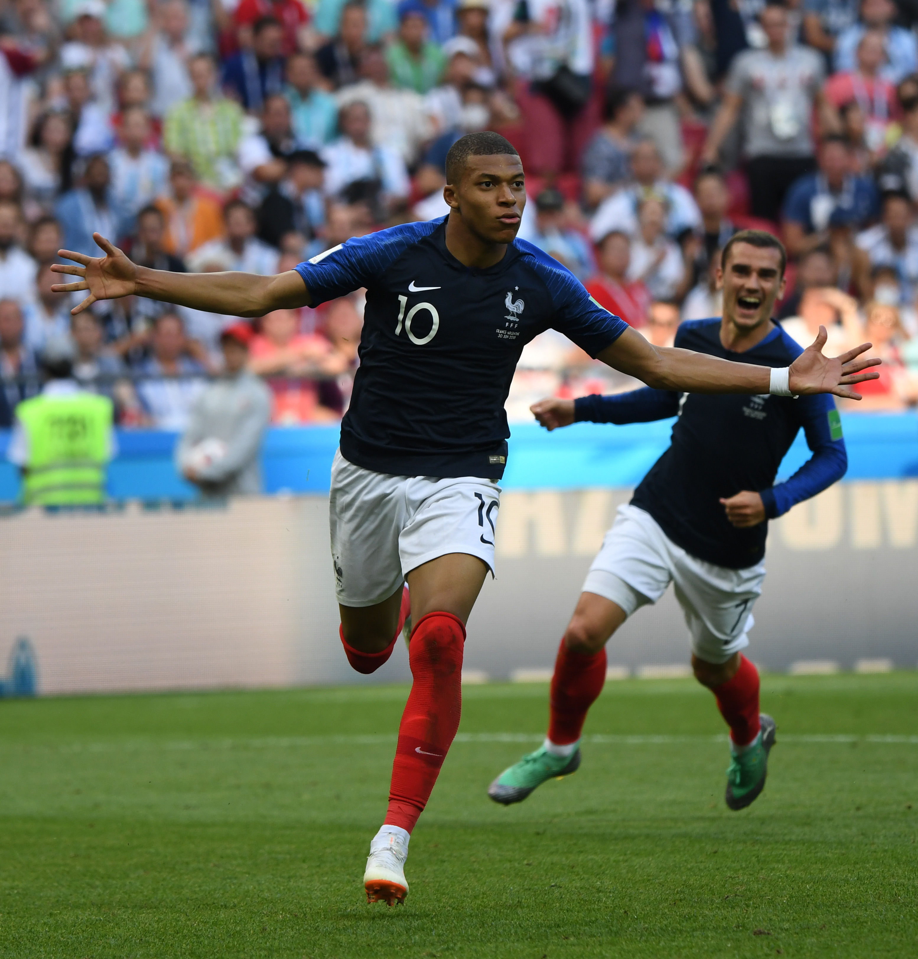 西媒：塞尔维亚前球员米洛耶维奇因涉嫌贩毒、非法贩枪等罪名被捕（西媒称，塞尔维亚前球员米洛耶维奇因涉毒品与非法枪支买卖等嫌疑被捕）