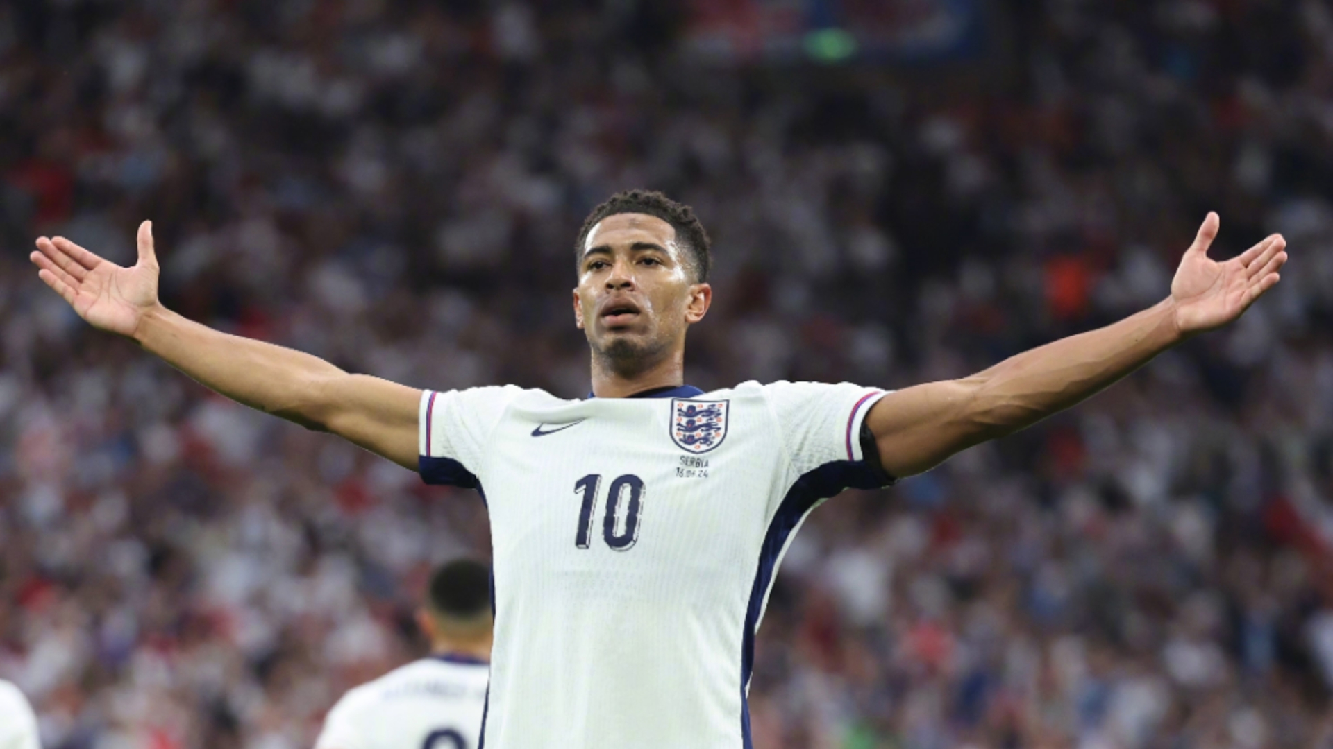 足协杯官方发布决赛纪念产品：纪念徽章38元，围巾58元（足协杯推出决赛纪念品：徽章38元、围巾58元）