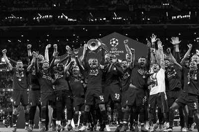 世亚预战报：伊拉克2-1补时绝杀阿联酋，总比分3-2晋级（世亚预快报：伊拉克补时2-1击败阿联酋，累计3-2强势晋级）