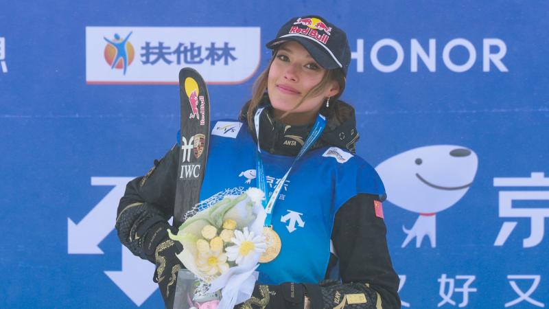 杜兰特关键中投命中，全场欢呼（杜兰特关键时刻中投命中，全场沸腾）