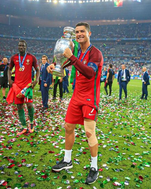 李新翔：我的第一次中超冠军；海港是冠军，连冠无人能撼动（李新翔：中超首冠到手，海港称王，连冠之势不可动摇）