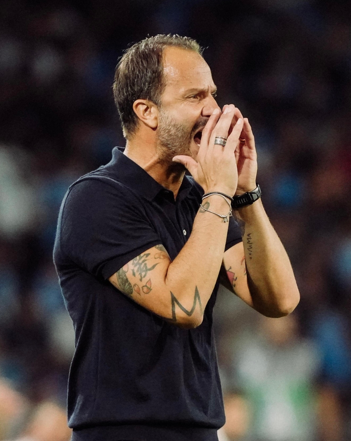 欧文快攻压哨上篮，全场沸腾（欧文压哨快攻上篮引爆全场）