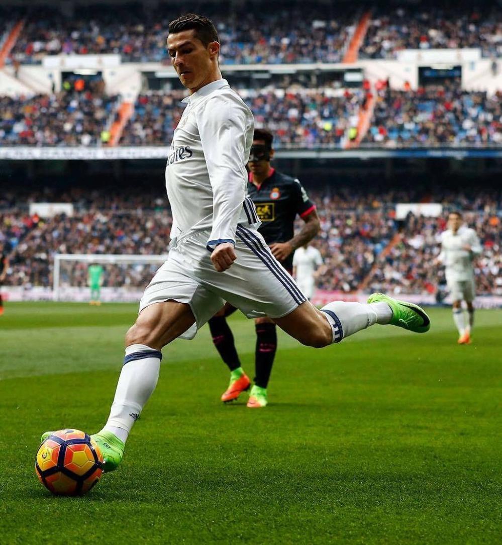 世体：弗里克给全队放假一天，为周末的联赛恢复体力（世体：弗里克为备战周末联赛，给全队放假一天）