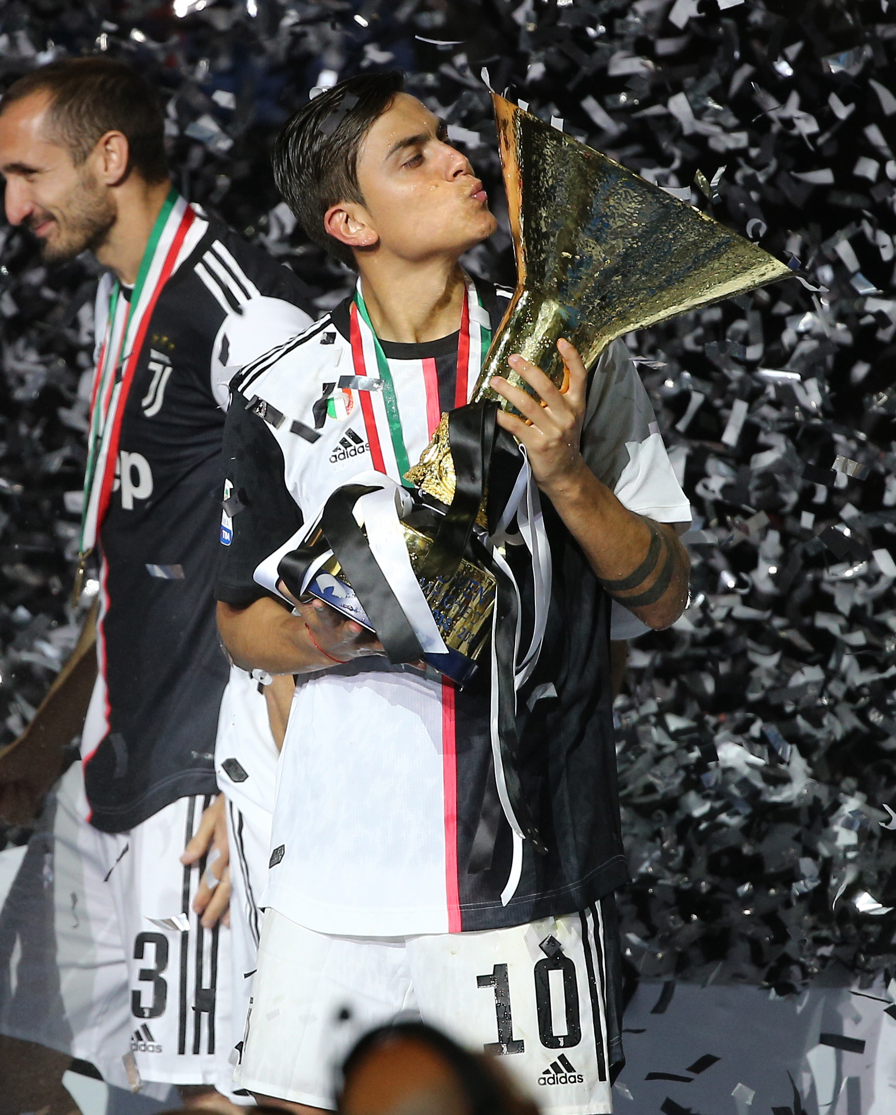 《曼晚》建议不靠谱，蜜蜂双煞在曼联合体？别闹了！（曼晚这提案不着调，蜜蜂双星齐投曼联？想多了！）