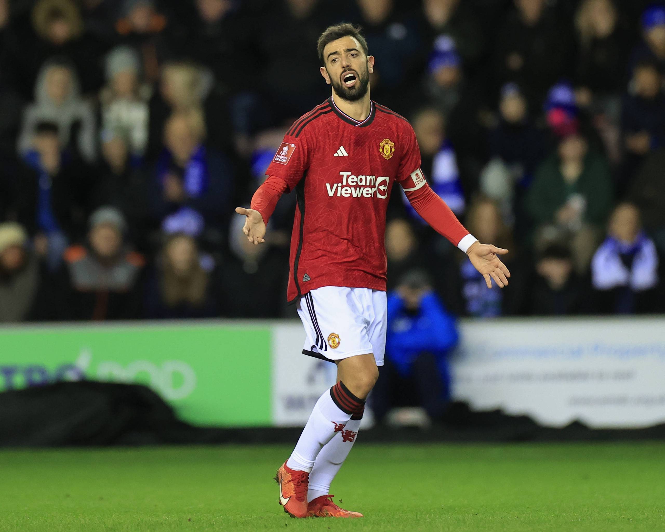 无声赛场超热血！聋人篮球开赛，这些操作太圈粉（静默赛场燃爆全场！听障篮球揭幕，这些高能操作太吸粉）