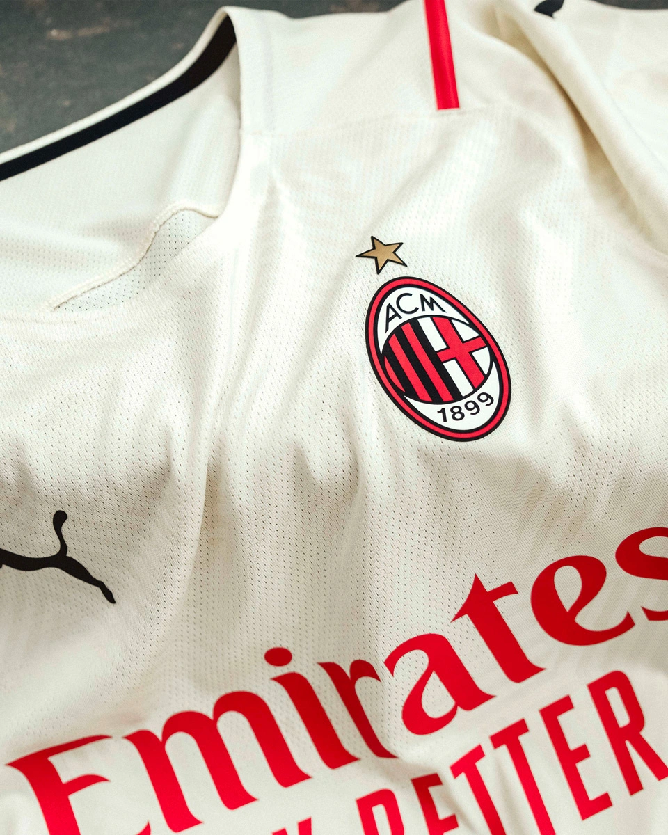 外线手感冰凉！森林狼首节三分6中0，太阳11中2（外线哑火：森林狼首节三分6投全失，太阳11投仅中2）